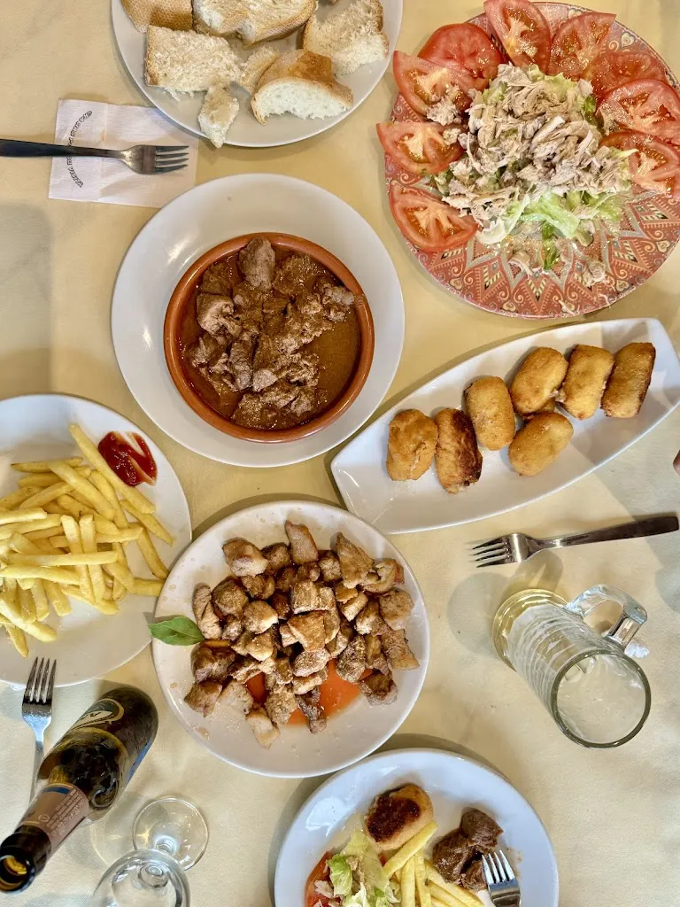 JOSE L. VELAZQUEZ HORCAJADA_Cervería la Cochera_Yébenes Los_review