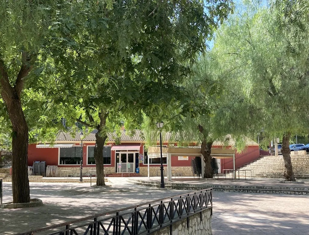 Raisa Ulumbekova_Font Jordana_Agullent_review