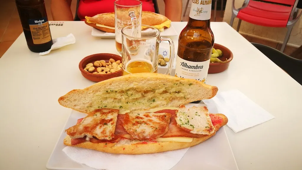 Jose Manuel Cantavella_Bar la Plaça_Agullent_recensione