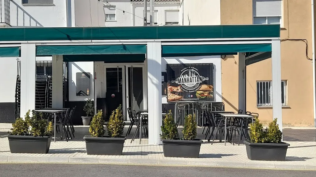 MANHATTAN ATZENETA restaurant in Adzaneta