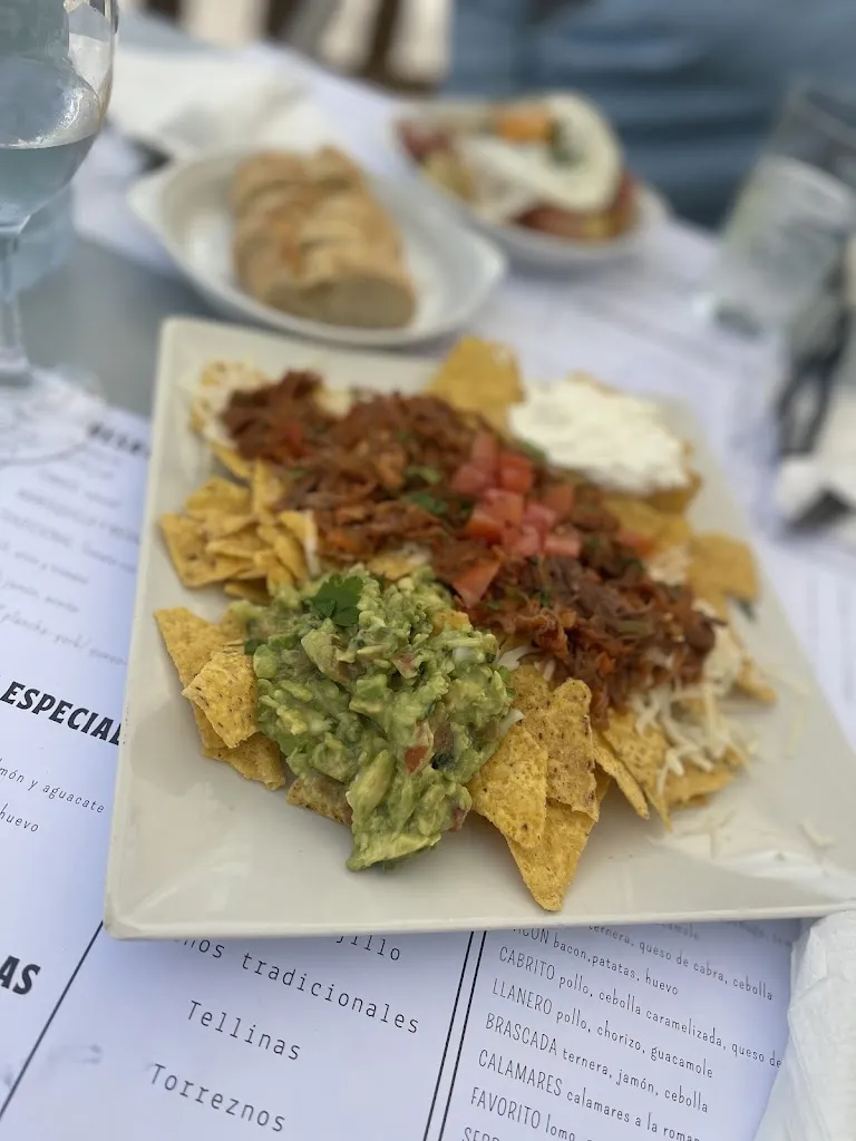 Estrella Fadhia Sanz Da Silva_Los chamos que molan_Albuixech_review