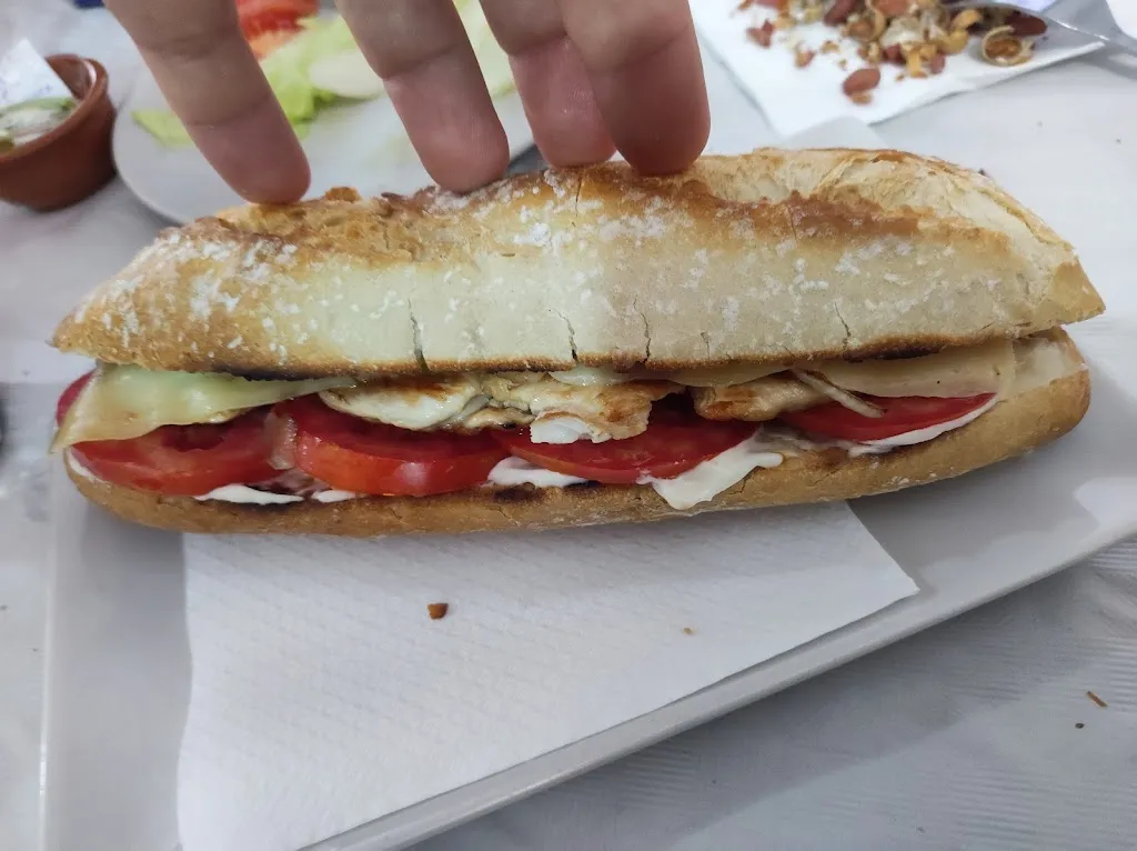 Volodymyr Dyak Dyak_M’Oasis Bar-Restaurant_Alberic_review