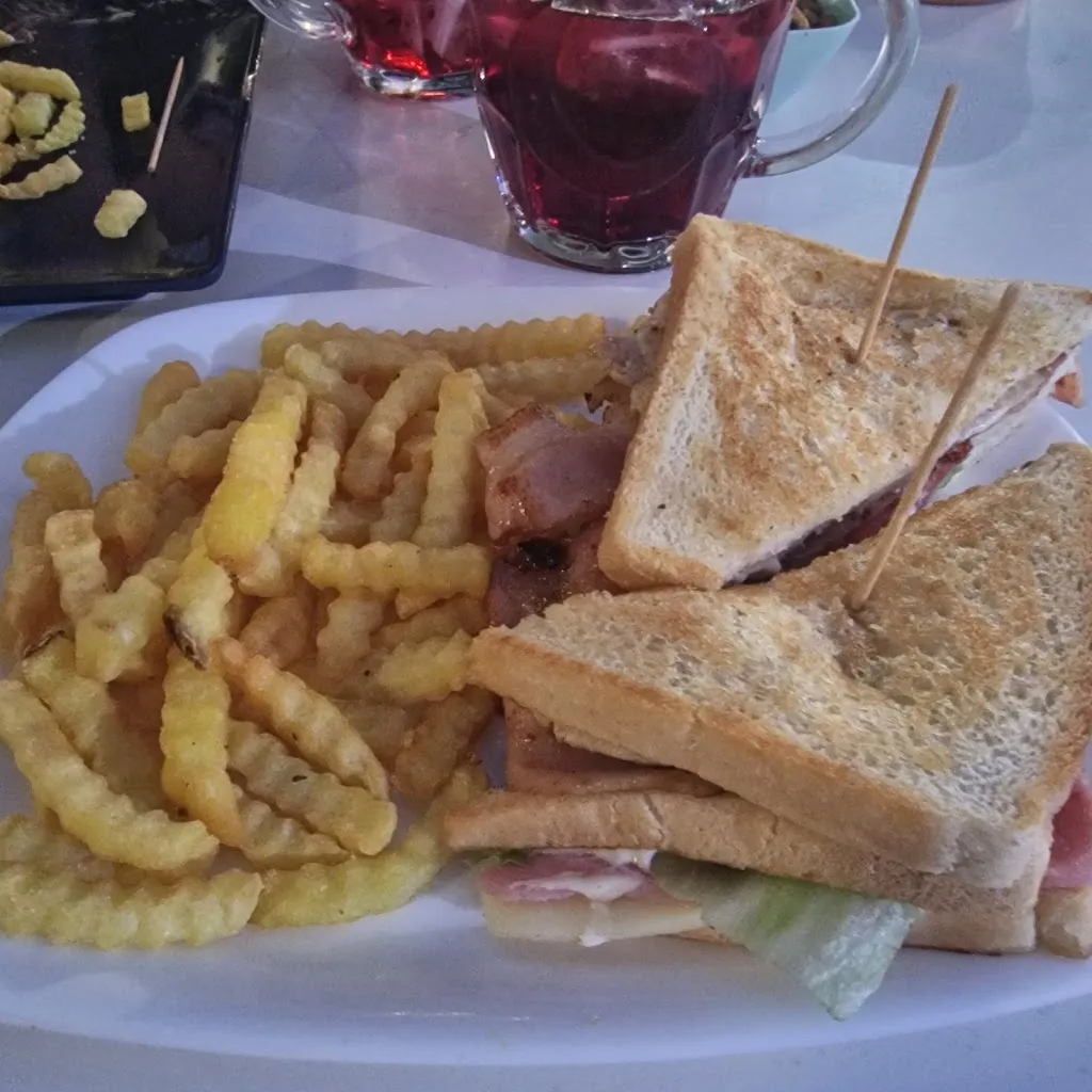 Jhoely Lenni León Hinostroza_Albanta Restaurante_Yuncos_review