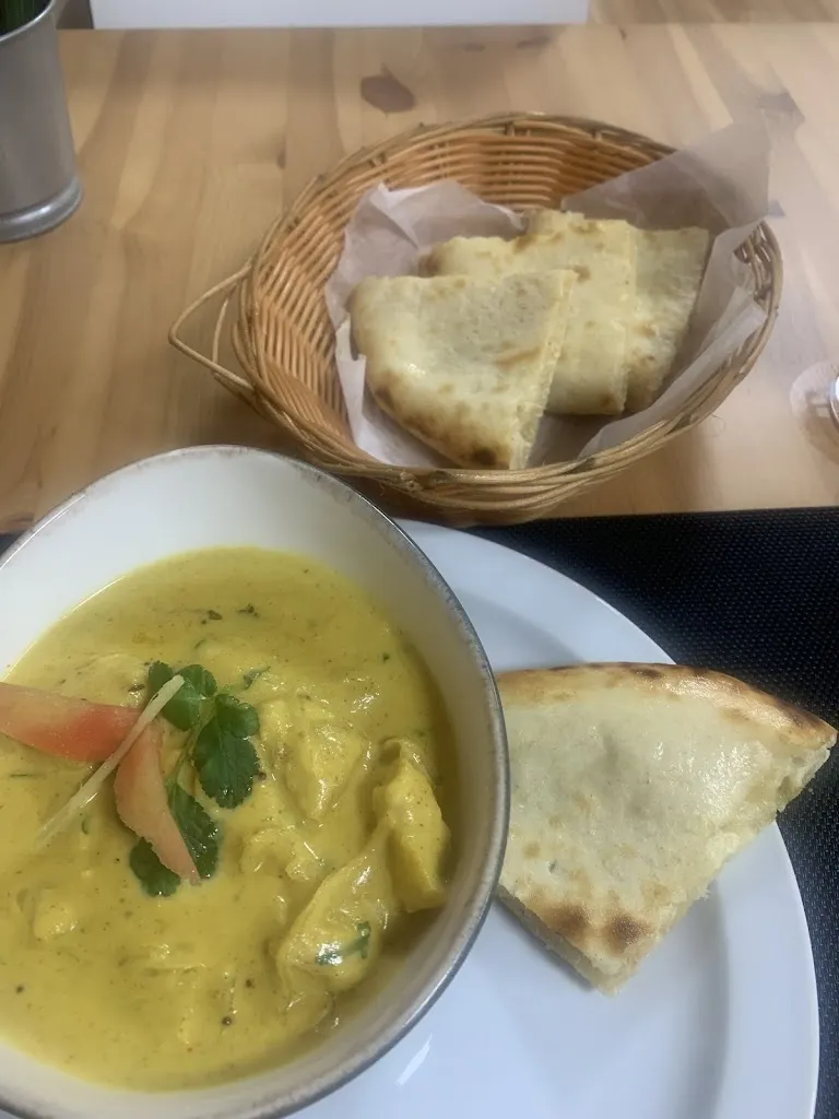 Lucy Hamilton_Restaurante Kathmandu Alboraia - Menjar indi i nepalés_Alboraya_recensione