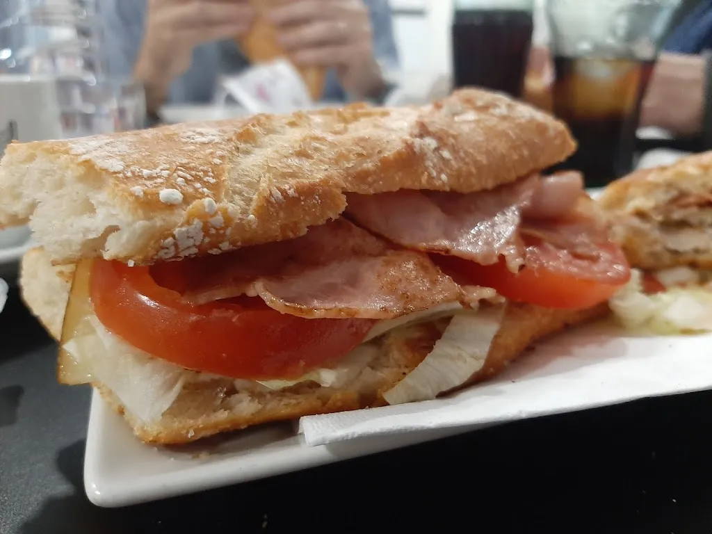 ERNEST M._Blanc i Negre_Alcàsser_review