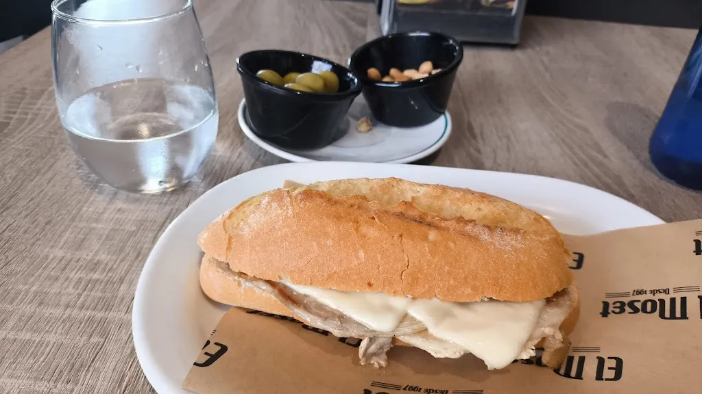 Maria Jose Z_El Moset_Alcàsser_review