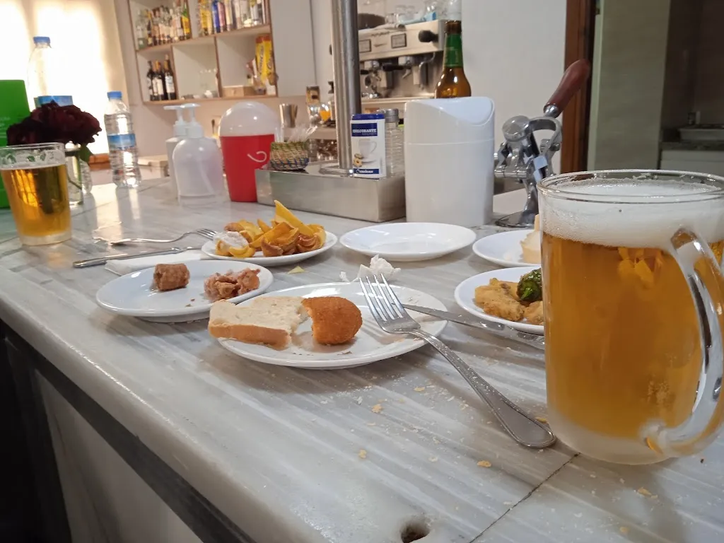 ARMANDO GARCÍA_Bar de la Tercera Edad_Olula del Río_recensione