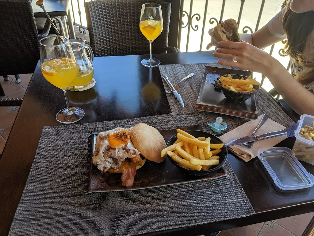 Cameron Dawe_MasQueCañas_Alcocéber_review