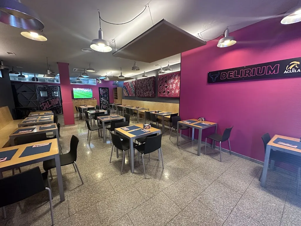 Delirium - Hamburguesería y bar deportivo restaurant in Alfara del Patriarca