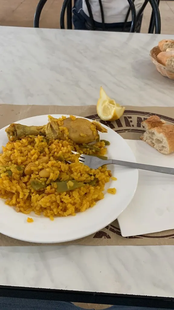 Roberto Carlos Bustillos Quintero_Bar Poligono Almácera_Almàssera_review