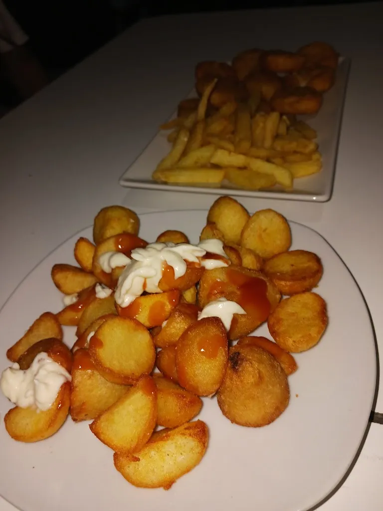 ANTONELLA ABBRUZZESE_Pizzeria Almàssera Doner Kebab_Almàssera_review