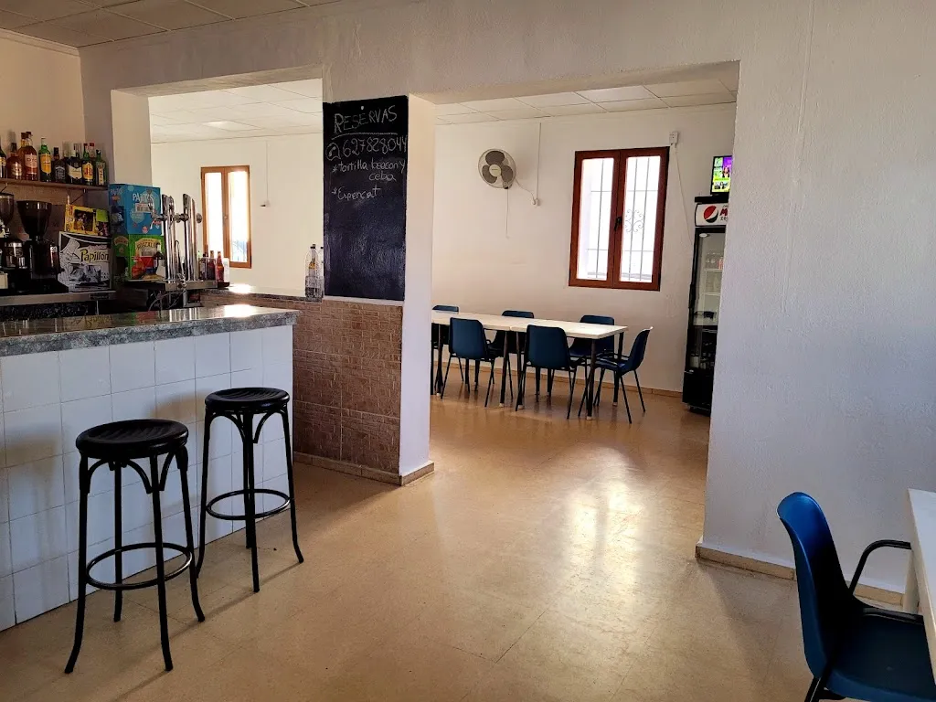 Centre Social i Bar Almiserà restaurant in Almiserà