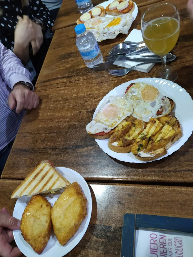 Menu_Bar La Plaza_Almoines_image_4