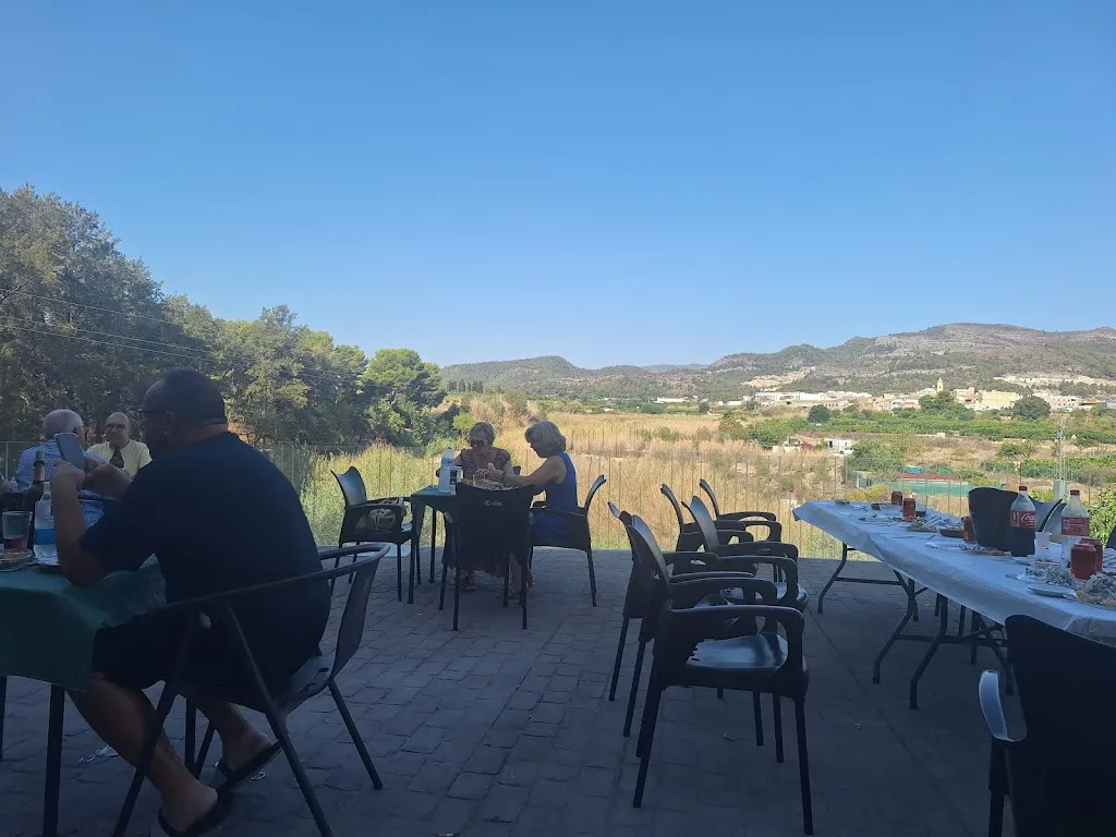 Bar Juvenil Almoines restaurant in Almoines