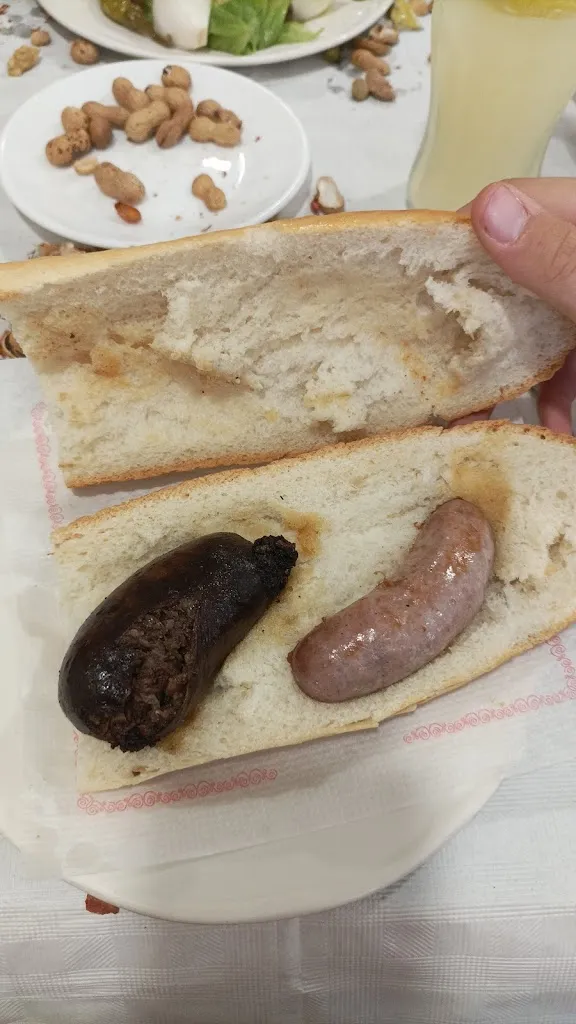 Matthew Richard Russell_Bar Restaurant Poma_Almoines_recensione