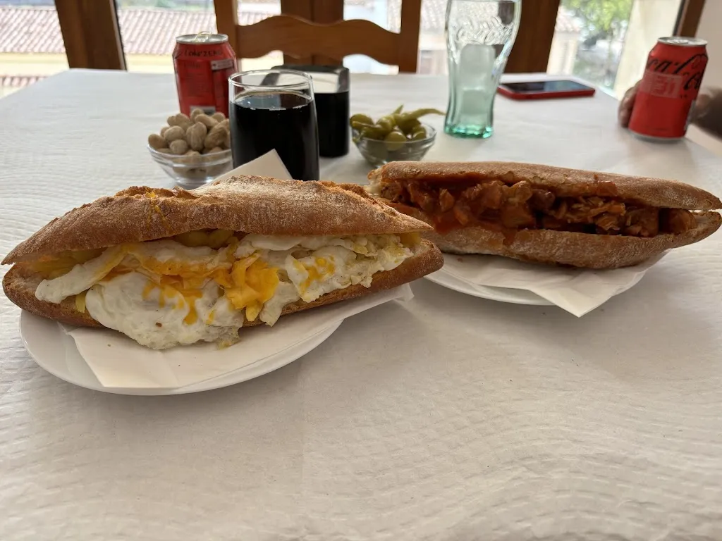 Bar La Muralla Andilla restaurant in Andilla