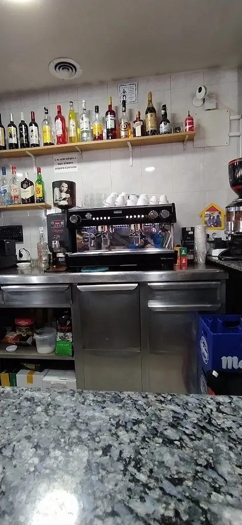 Pablo A. Pérez_Bar Sariero_Algemesí_review