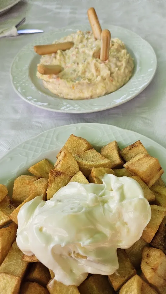 david david_Burger Chaplin_Atzeneta dAlbaida_review