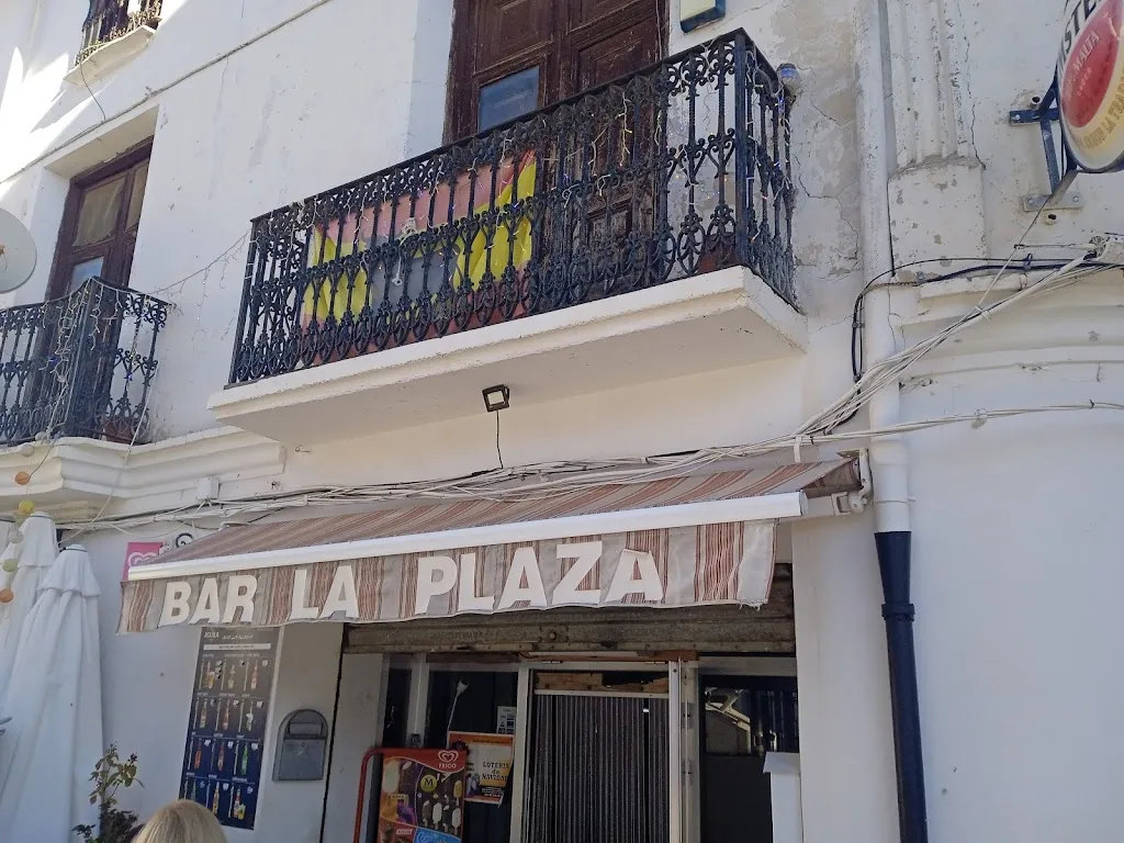 BAR LA PLAZA._Aras de los Olmos_slider_image_3