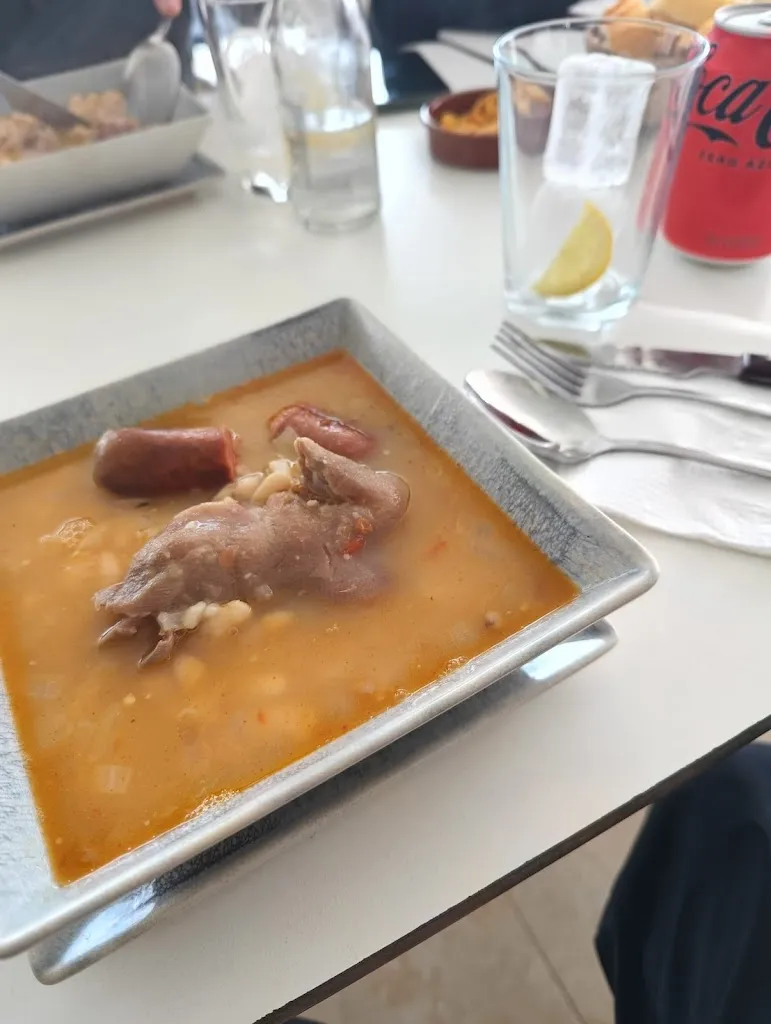 Vinchenso Fulas_Bar la Piscina Aras de Los Olmos_Aras de los Olmos_review