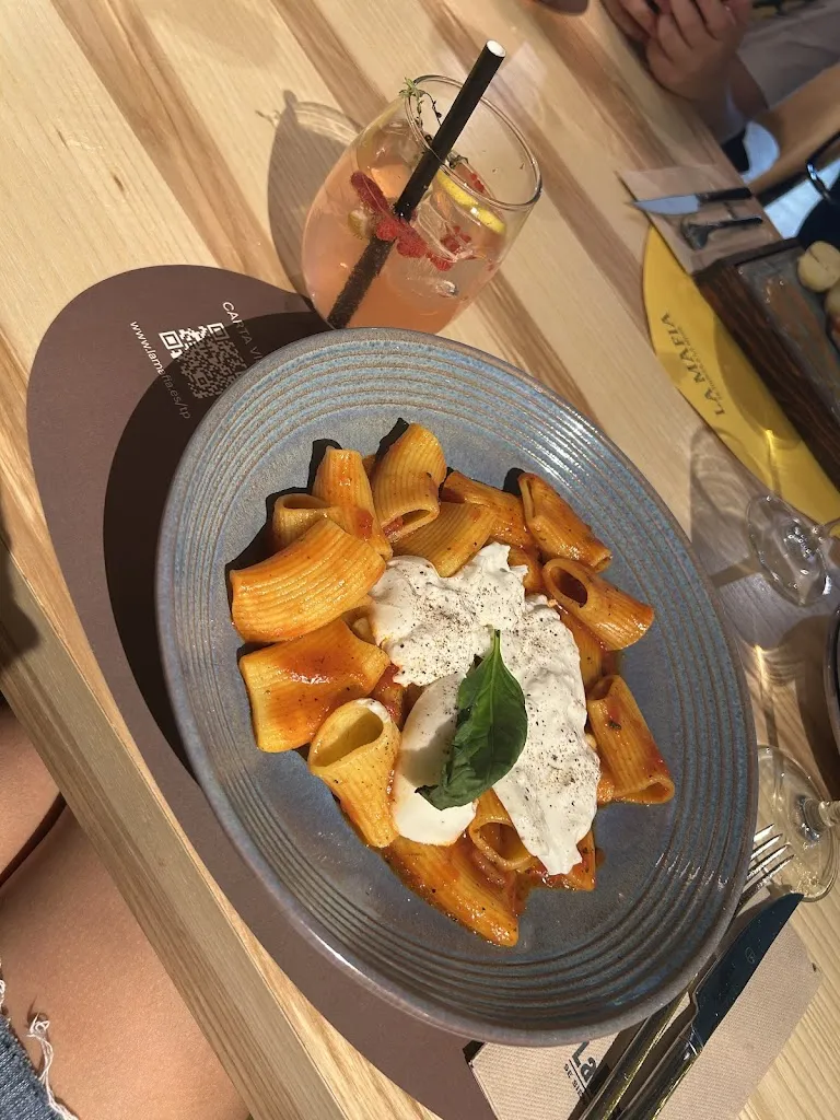 Ana_La Mafia se sienta a la mesa_Anna_review