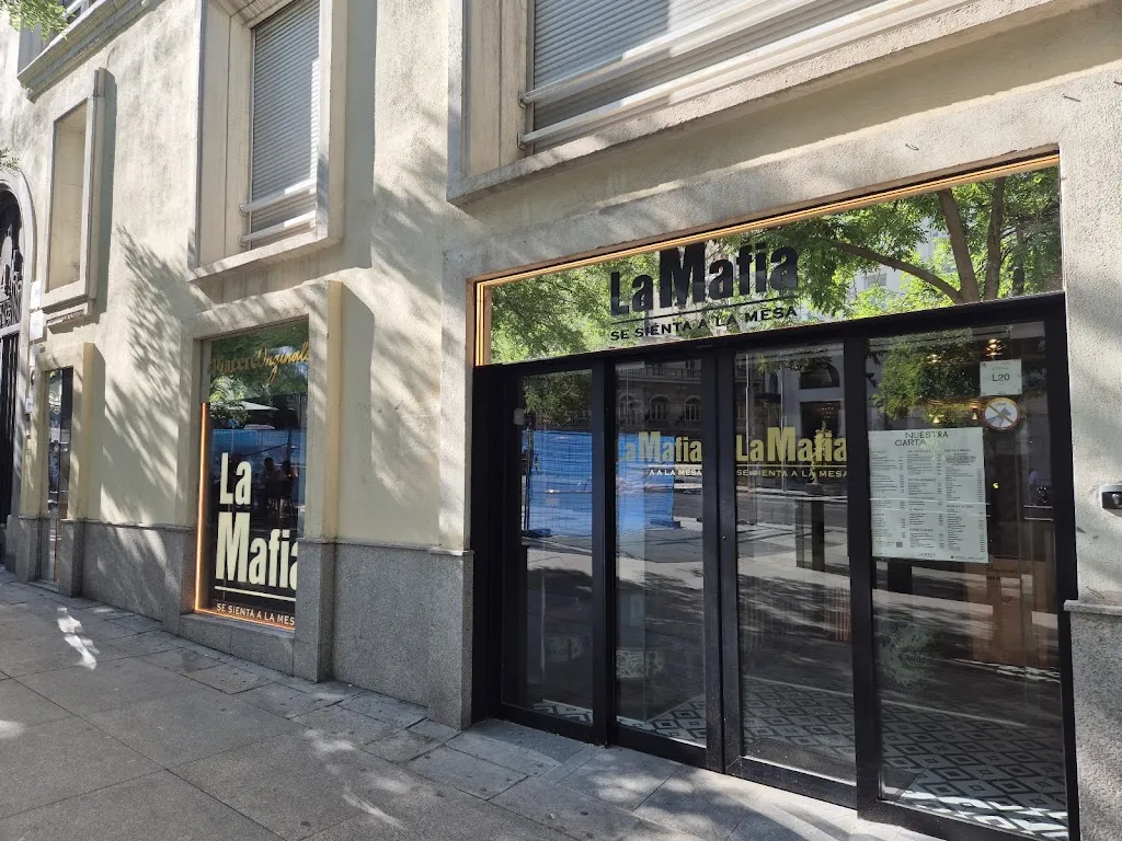 La Mafia se sienta a la mesa_Anna_slider_image_3