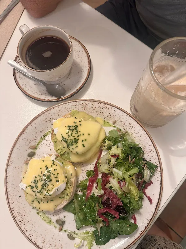 Mustafa Atahan Nuhoglu_Brunch Club_Anna_review