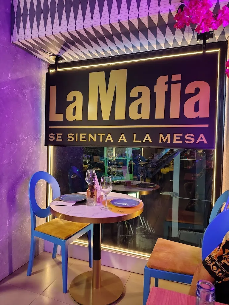 La Mafia se sienta a la mesa_Anna_slider_image_3