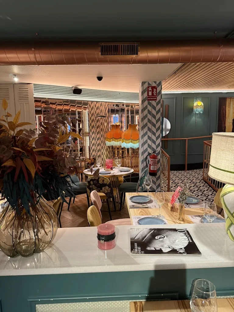 Anastasios Liakatos_La Mafia se sienta a la mesa_Anna_recensione