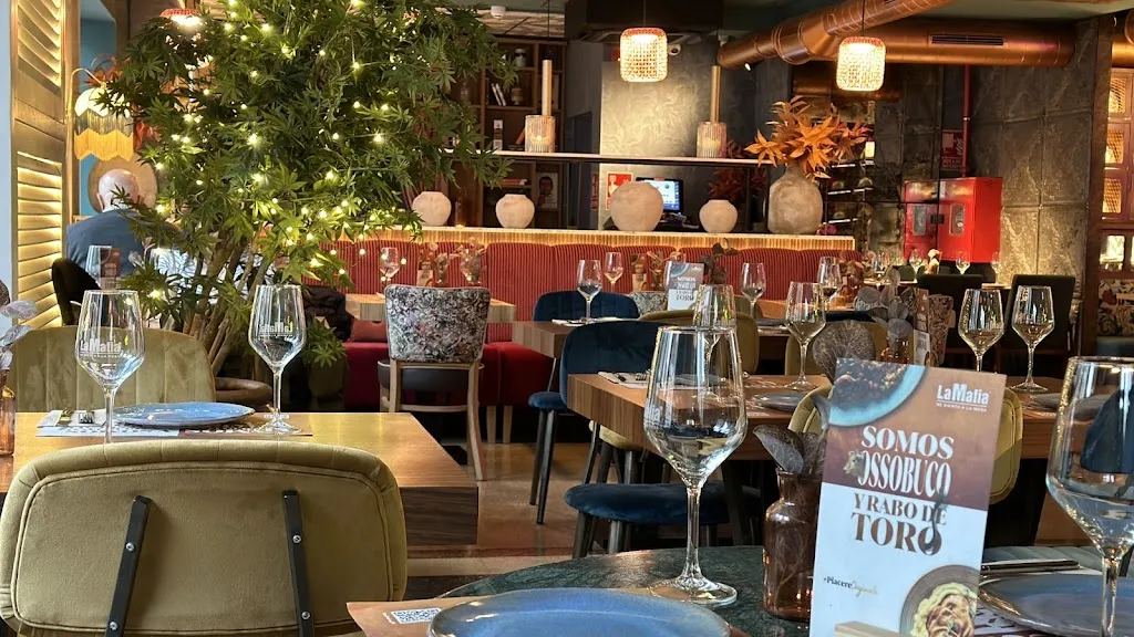 La Mafia se sienta a la mesa_Anna_slider_image_1