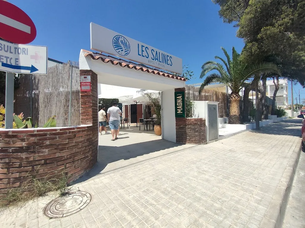 La Siesta Salines Restaurant & Hostel_Benavites_slider_image_1