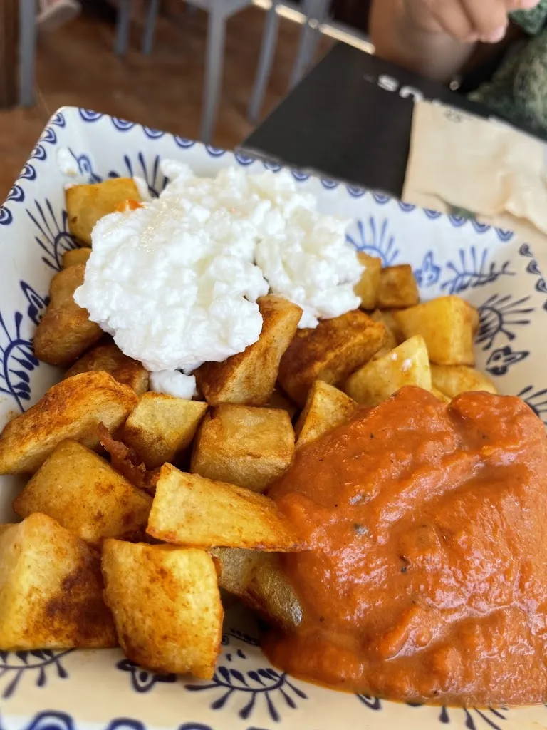 La Siesta Salines Restaurant & Hostel_Benavites_slider_image_3