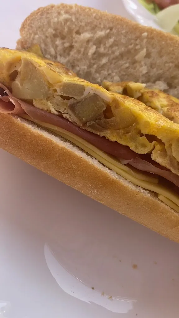 BAR YOLANDA. restaurant in Beneixida