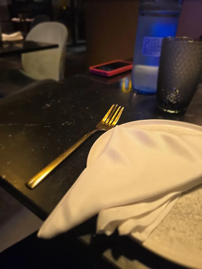 Vivian Avelar_TONBO Asian Food_Alzira_review