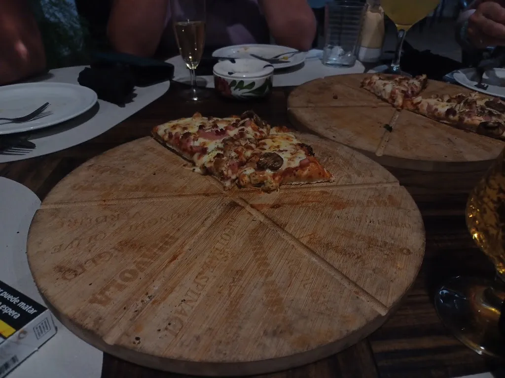 Michael Holmes_La Taverna Urracal_Urrácal_review