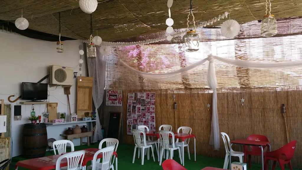 Bar La Plaza restaurant in Urrácal