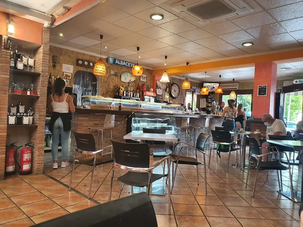 Café Bar Tote_Ayora_slider_image_1