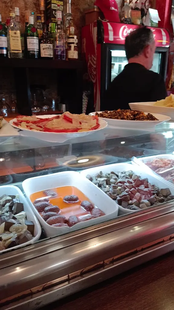 Café Bar Tote_Ayora_slider_image_2