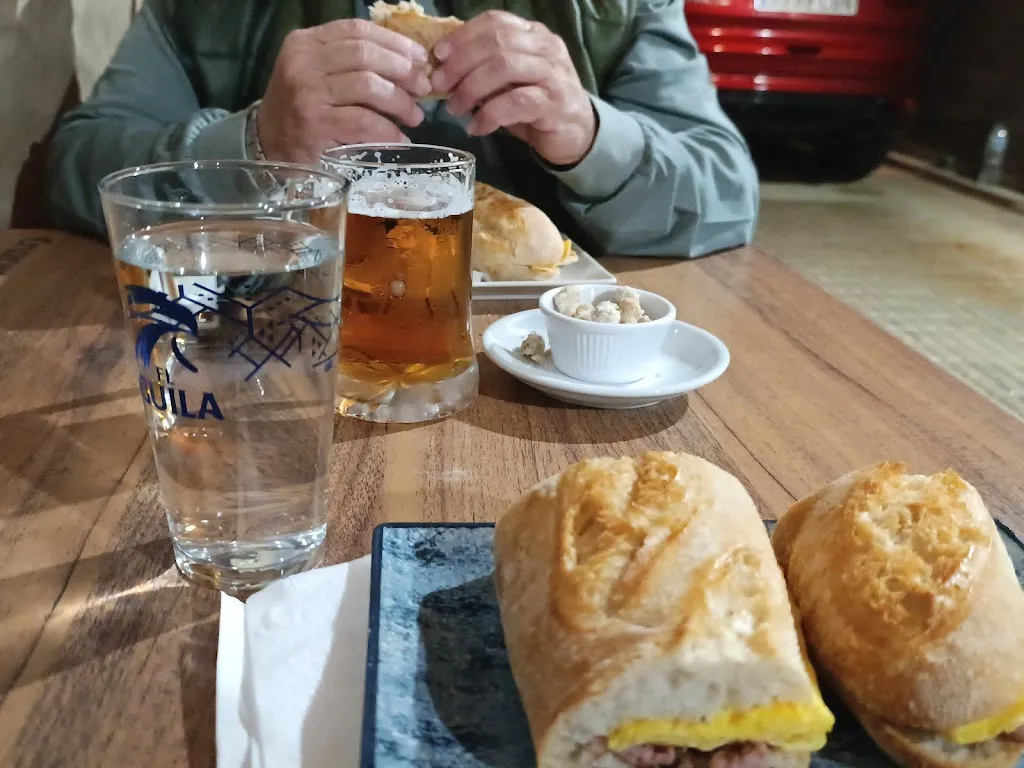 Maria Susana Menna_Bar casa Daniel_Benetússer_review