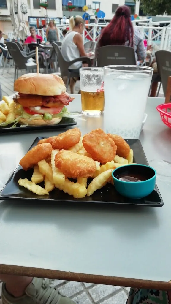 Maria Susana Menna_La Bomba Hamburguesería_Benetússer_review