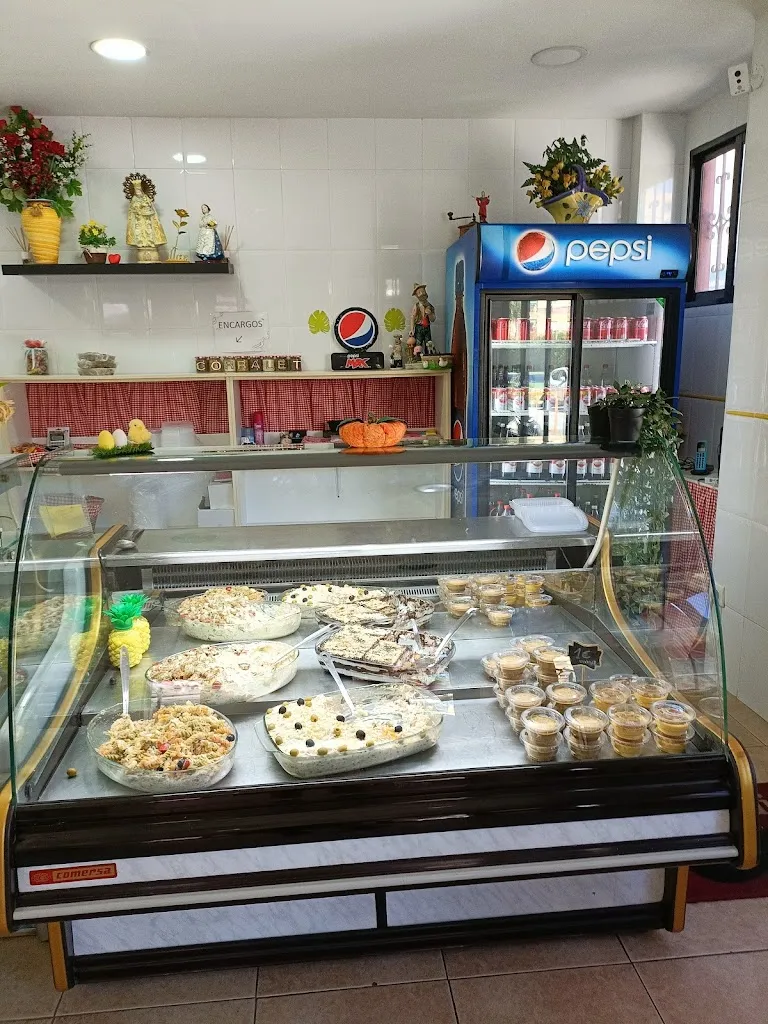 Comidas caseras para llevar. El Corralet. restaurant in Benetússer