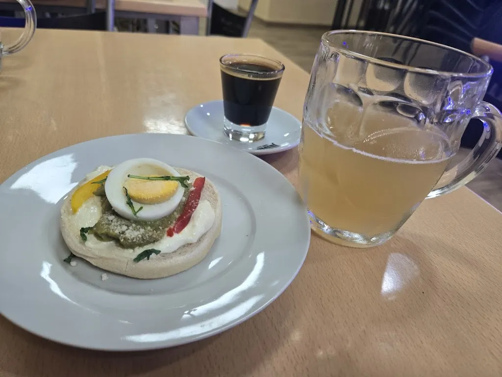 Sandra Montes Troyano_Luan Café Bar Tapas Montaditos_Benetússer_review