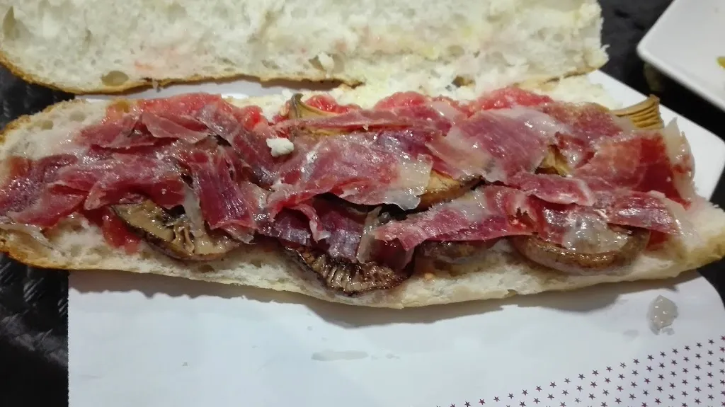 Menu_Bar Royalti_Benigànim_image_3