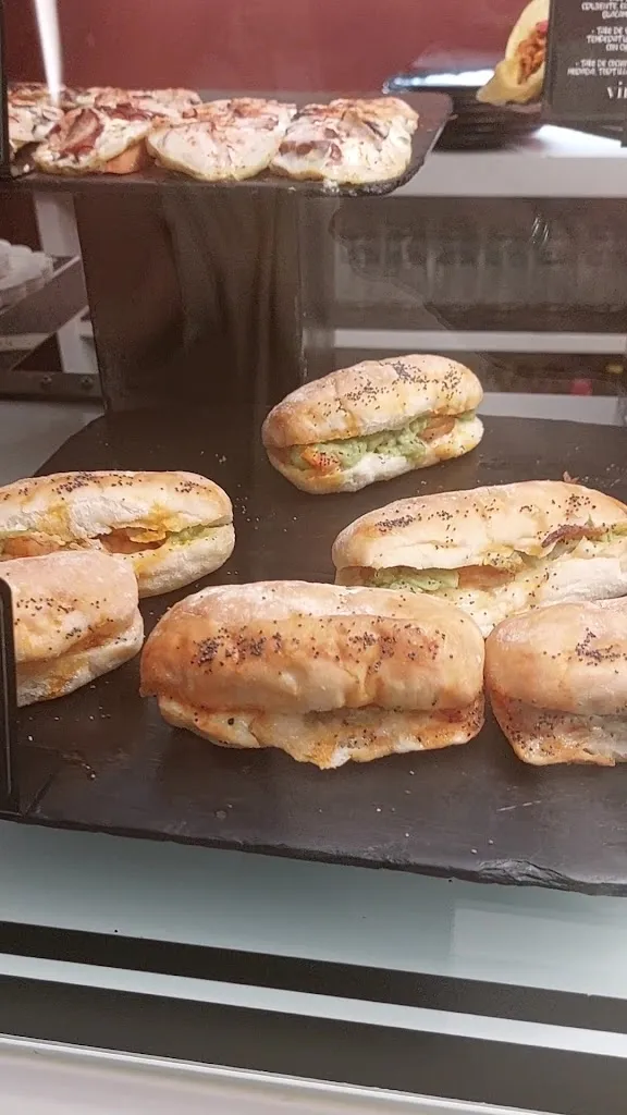 christine logan_Vin up Toneles_Benicàssim_review