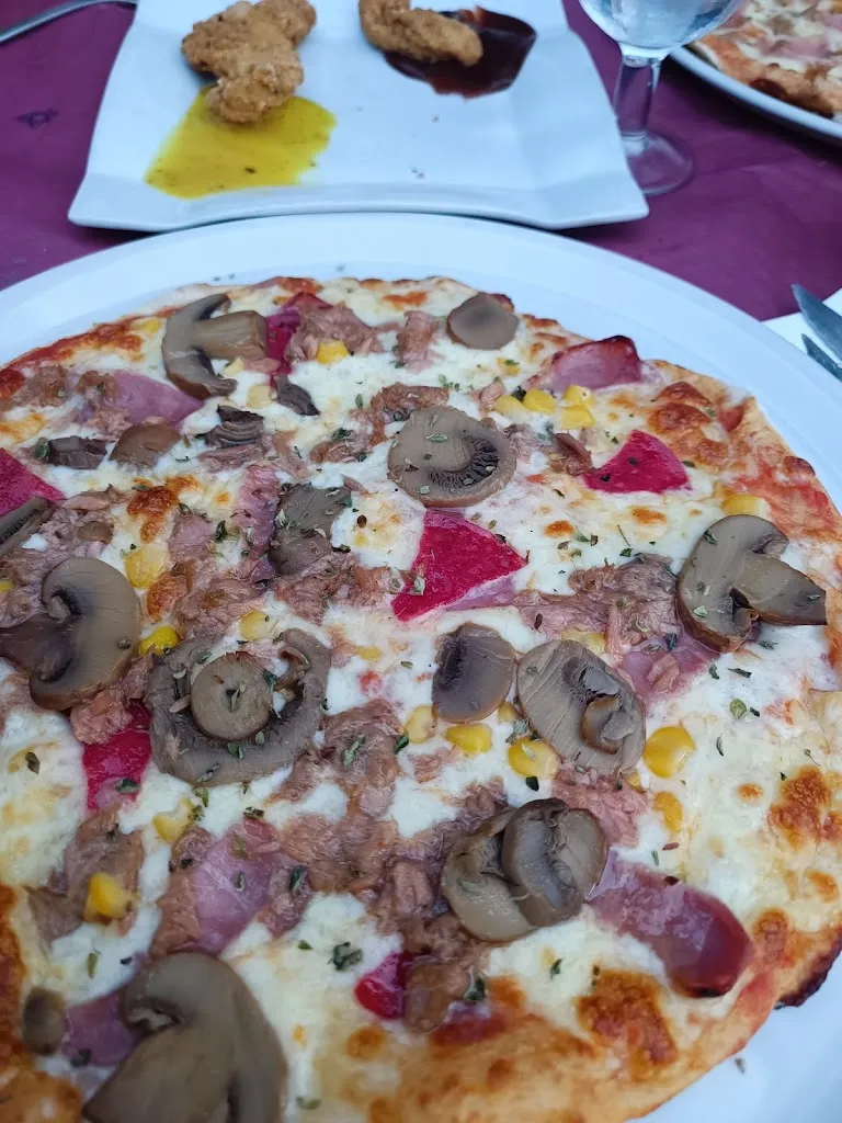 Pizzería TOPOGIGIO restaurant in Bolbaite