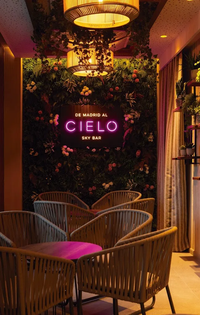 360º Sky Bar restaurant in Bufali