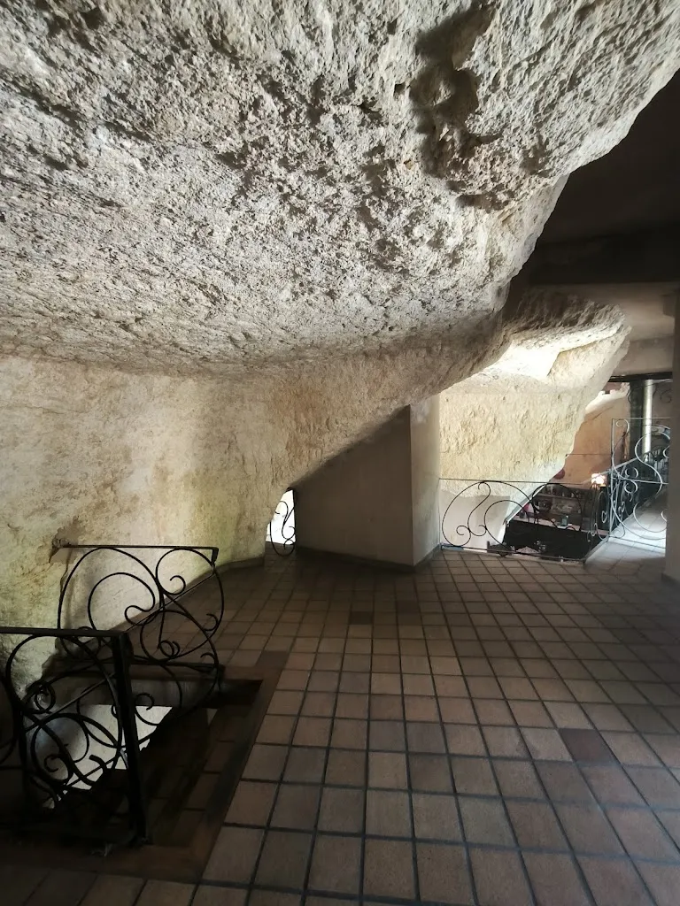 Oscar Ruiz_The Caves_Bocairent_review