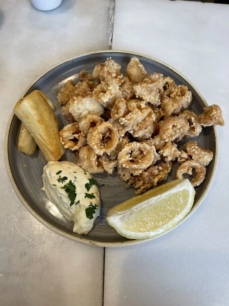 Caroline Ch_Charnela_Canals_review