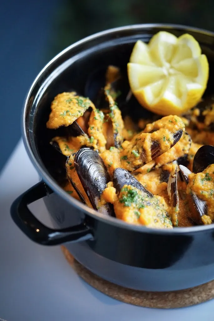 Charnela_Canals_slider_image_2