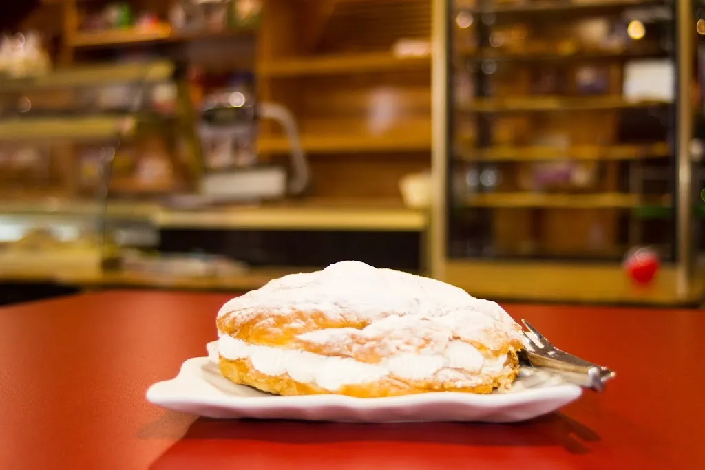 Panadería, pastelería y cafetería 
